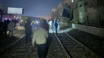 سقوط حاويات فارغة من قطار بجوار طريق الإسكندرية الزراعي يعرقل المرور دون تسجيل إصابات 1